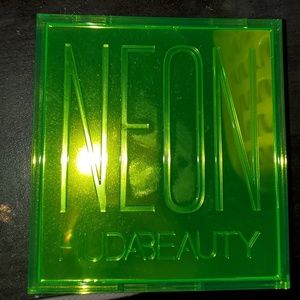 Huda Beauty Neon Green Palette